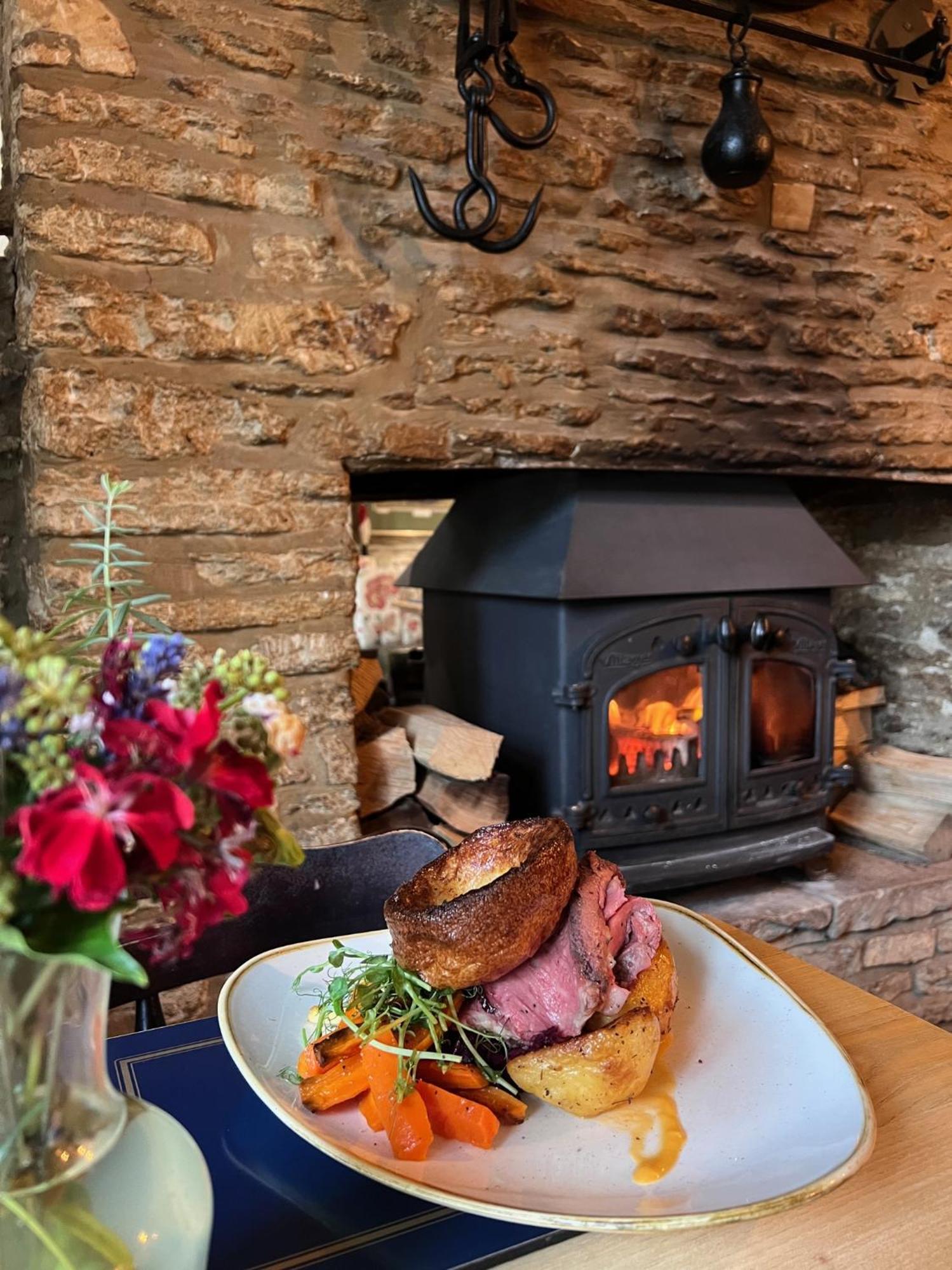 Cat And Custard Pot Inn Shipton Moyne Exterior foto