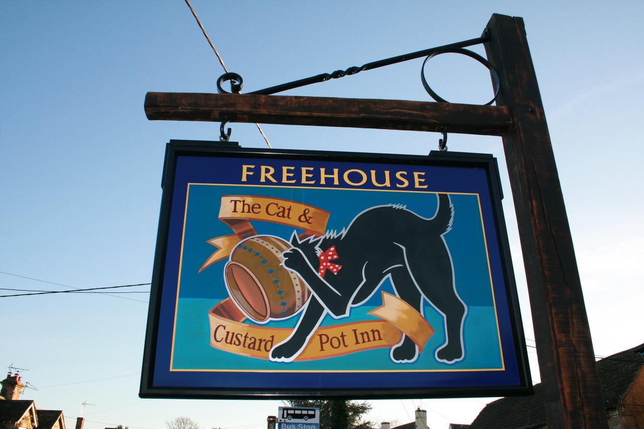Cat And Custard Pot Inn Shipton Moyne Exterior foto